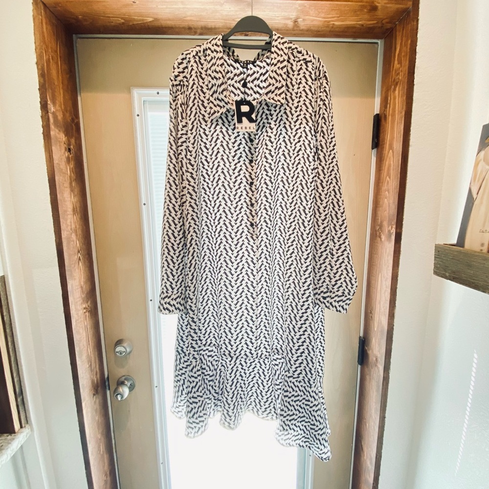Rebel Wilson • Angel Asymmetrical Dress